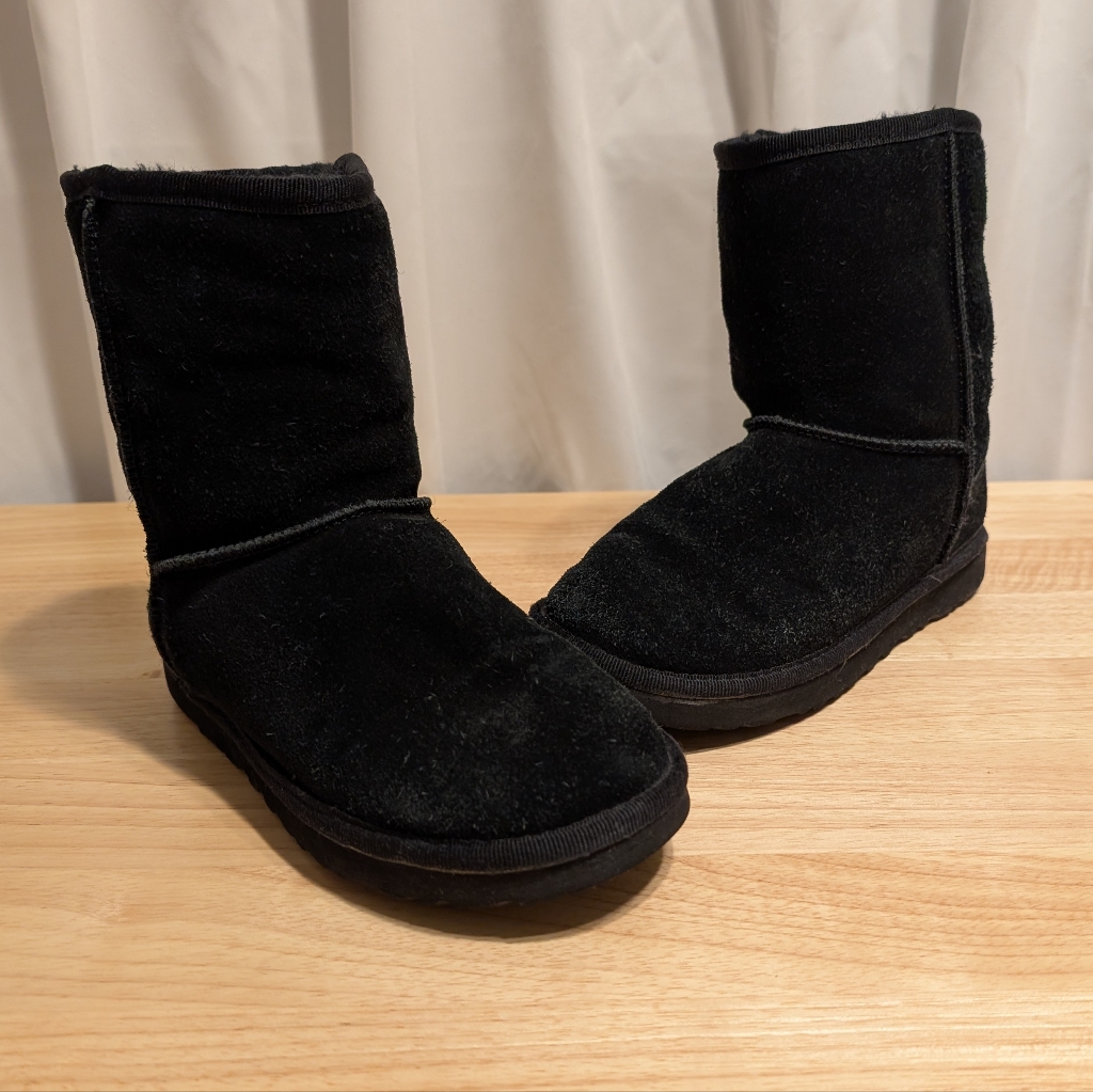 Ugg Black Rugged Sole Boots. Size 5.